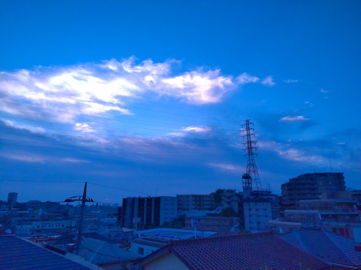 ryommayer's tweet photo. 8月10日 夜明けのうた

遅番一昨年の晴天。
心に暗雲…昨日あんなに笑ったのに。

はらちゃん可愛かったな。 https://t.co/QNx8XvgF4h