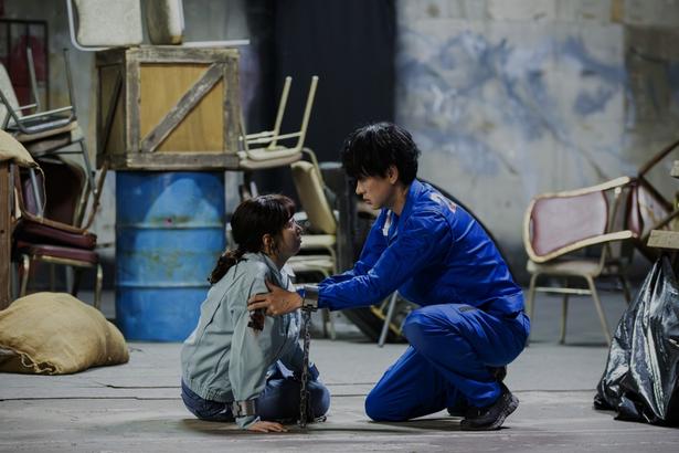 thetvjp's tweet photo. #横山裕“磯貝”＆ #関水渚“ヒナタ”が
「人間狩り」の的に…決死の反撃に
「胸アツ」と反響
＜#今夜もシリアルキラーと待ち合わせ＞ 

▼記事の続きはこちら
https://t.co/nk8rUhLRDV 

#SUPEREIGHT  #山崎紘菜 #猪塚健太 @suidora11 https://t.co/WUnMkarCo1