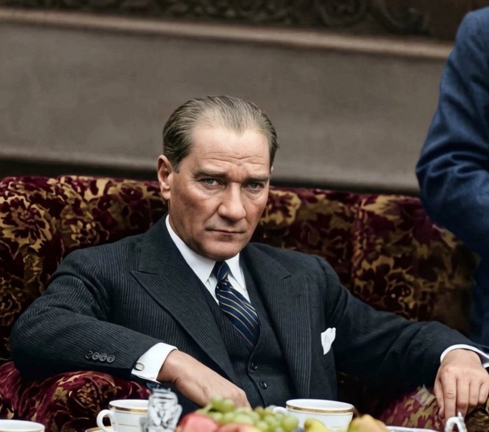AyAtaTurk's tweet photo. Atatürk'ün Sevr'e net karşı duruşu;

“Türk milleti için uğursuz bir ��lüm kararı. 
Siyasi, adli, iktisadi ve mali bağımsızlığımızı imhaya ve sonuç olarak yaşama hakkımızı inkâr ve ortadan kaldırmaya yönelik olan 
Sevr Antlaşması bizce mevcut değildir.”

~  Mustafa Kemal ATATÜRK https://t.co/iM8OTrSBSn