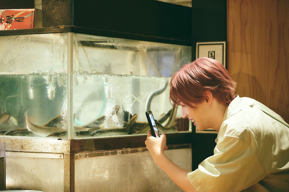 Hanako_magazine's tweet photo. 「TAGRIGHT」のメンバーとして活躍中の西山智樹さん。魚介類に目がないという西山さんとともに、お魚自慢のお店へ出かけます。 

第4回〜関西風「地焼き」のうなぎをいただく。〜
https://t.co/UpqutGk1oF https://t.co/qo0UfaZEfB