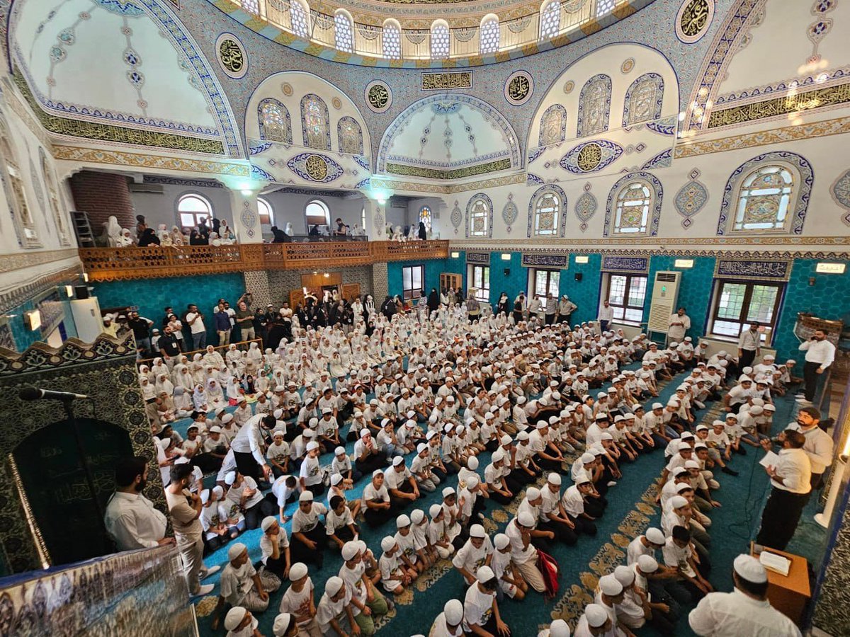 Zehra_Ciftci16's tweet photo. Bursa Peygamber Sevdalıları Vakfı tarafından düzenlenen “Hayat Namazla Güzeldir” etkinliğine katılım sağladık.
Namazın hayatımıza kattığı huzur, diriliş ve ahlaki yükselişin; güçlü bir neslin ve sağlam bir geleceğin inşasında önemli bir temel olduğuna inanıyoruz. 

Bu anlamlı programa emek veren Bursa Peygamber Sevdalıları Vakfı’nın kıymetli yetkililerine ve hocalarımıza teşekkür ediyor, hayırlı çalışmalarında muvaffakiyetler diliyorum.
@PSevdalilari 
@PSevdalilarBrs