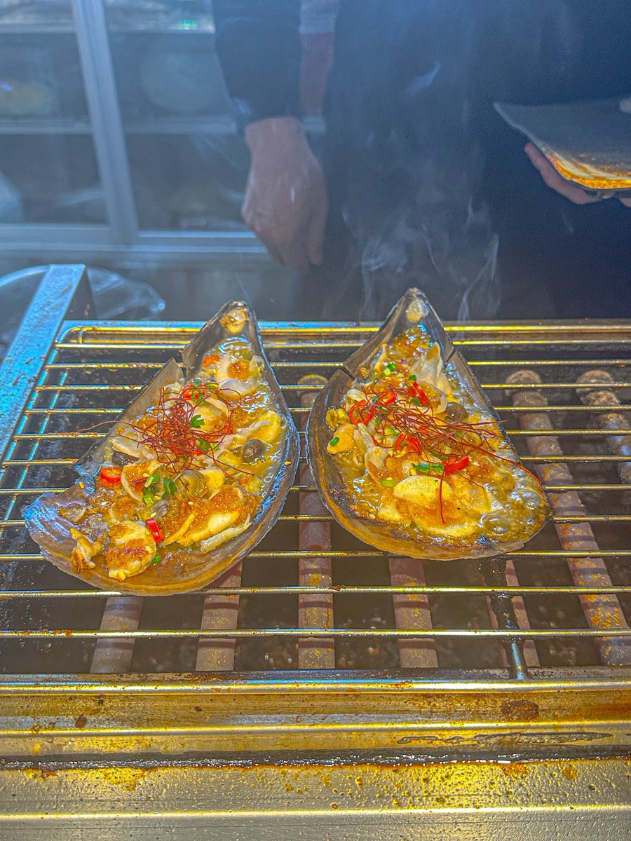 DawarIndubala's tweet photo. [Late-night snack time just got warm — the red oil dumplings in our small kitchen are still steaming, waiting for anyone who’s had a long day. Come in, take a seat, the pot’s hot.]， https://t.co/iKyWwFJY2v