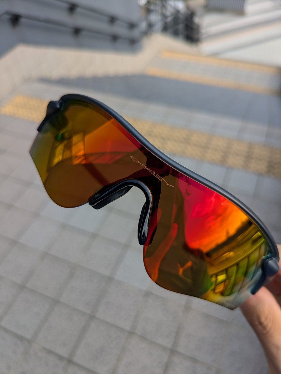 Untitled_mudai's tweet photo. マラソン用にOAKLEYのサングラスを買ったのですね٩(∗ ❛⃘ ❛⃘∗)۶
いい値段したけどかっこよい………… https://t.co/UEFuzneZYT