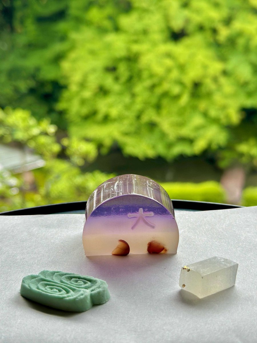 shimogamobettei's tweet photo. 【葉月呈茶】　8/14～/16　京菓子イベント　今週末開催。
菓匠《亀屋良長》のお菓子と《一保堂茶舗》の抹茶をお楽しみいただく本イベントは事前予約をおすすめします。東山の如意ヶ嶽（大文字山）の眺望もお楽しみに。

ご予約はこちらから
https://t.co/qglQCDDemI https://t.co/cC1QnBVzE3