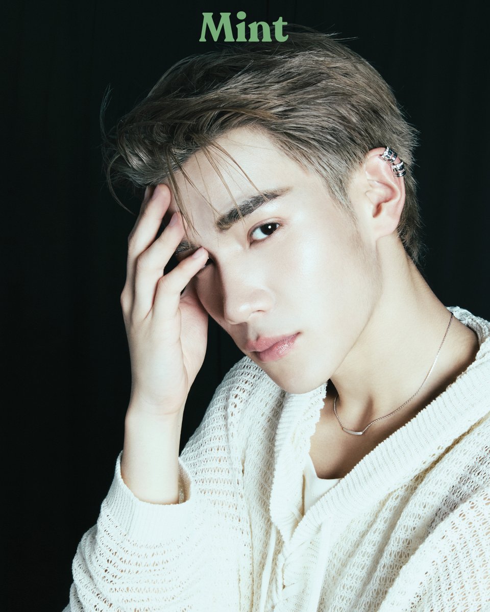 mintmag_th's tweet photo. “ผมคิดอยู่เสมอว่าอยากประสบความสำเร็จ และมีชื่อเสียง เพราะผมอยากเลี้ยงดูครอบครัวให้กินอยู่สบาย มีความมั่นคง ซึ่งการจะทำให้ได้ ผมก็ต้องทำงานตรงนี้ให้ดีครับ” 💚 #FourthNattawat

🛒 ไปช้อป #MintVol35 ฉบับใหม่ล่าสุด หน้าปกหนุ่ม ‘โฟร์ท’ ได้แล้ววันนี้ >> https://t.co/7haVtXIin4

➡️อ่านบทสัมภาษณ์ https://t.co/TF3kfx00L1

MINT X FOURTH BOUCHERON
#FOURTHxMintMagTH
#MintVol35
#Boucheron
#MintMagTH