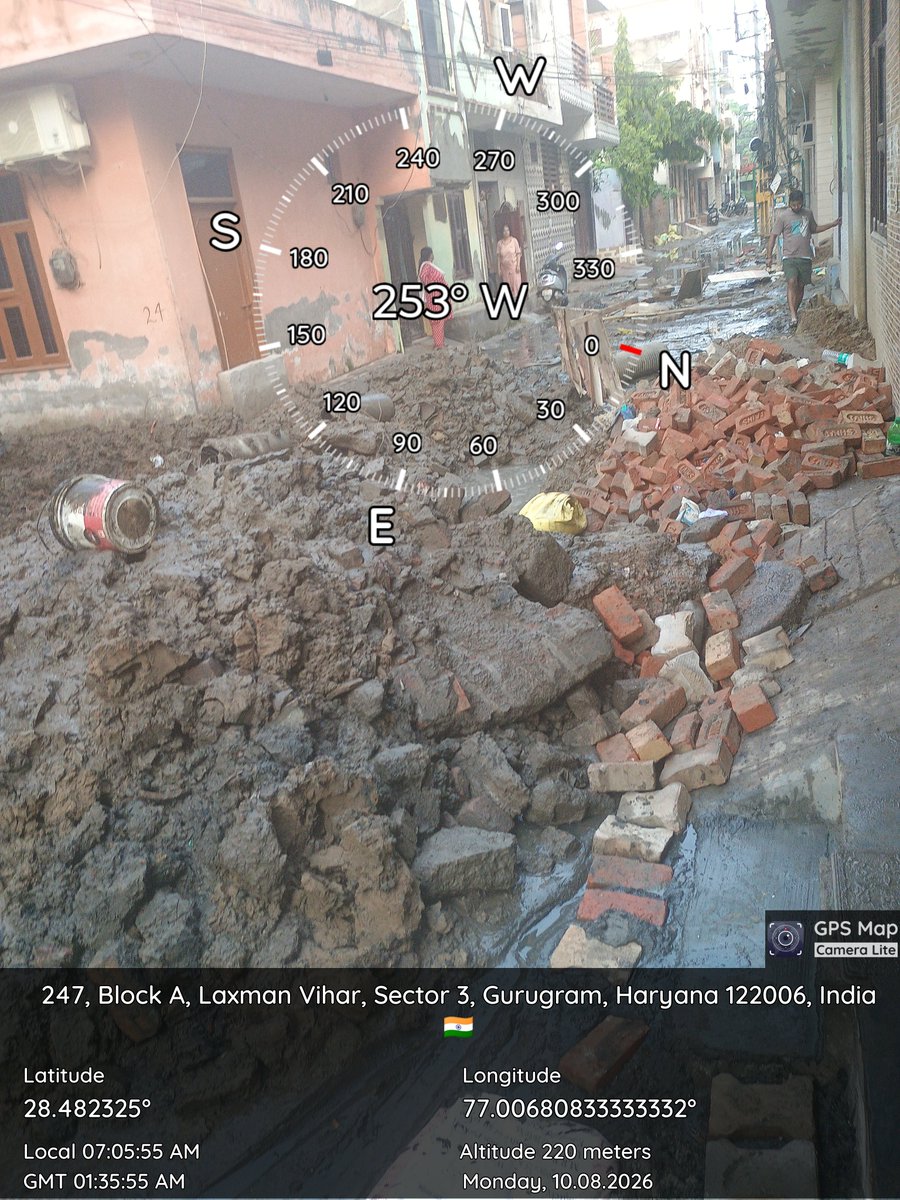 PRADEEP6778's tweet photo. पता नहीं कैसे ये मूर्ख जे ई बन गया इसको इतनी तमीज नहीं है काम की, कोई भी काम करने से पहले लोगो के आना जाने का रास्ता बनाना होता है कि आम जनता अपने नित्य काम के लिए सुचारु रूप से निकल सके लेकिन डी ब्लॉक वार्ड नंबर 33 लक्ष्मण विहार में जिस जे ई की देख रेख में सीवर लाइन डालने का काम हो रहा है वो आंखों से अंधा और दिमाग से बिल्कुल ही पेडल हो गया है या तो वो ऐसा जान बुझ कर किसी के कहने से कर रहा है डीसी प्रदीप दहिया/मुख्यमंत्री हरियाणा सरकार से अनुरोध है कि इसपे तुरंट संग्यान ले पीछे 8 महीने से लक्ष्मण विहार डी ब्लॉक में इसी तरह से काम हो रहा है कभी कोई गली बंद कर देते हैं कभी कोई गली150 घरो का रास्ता बंद कर दिया है कोई है इसे पूछने वाला कि जब तुझसे काम नहीं हो पा रहा है तो उतनी ही खुदाई कर जितना तू एक दिन में बना सकता है