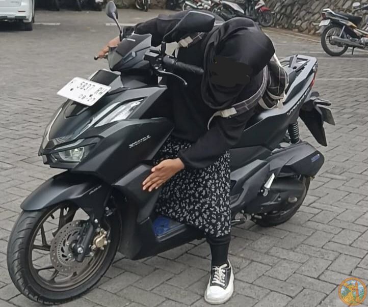 SmgMenfess's tweet photo. Minta tolong -ndes apabila menemukan motor Vario 160 ABS dengan nopol K 5837 RW dengan ciri-ciri tidak ada tutupan knalpotnya, dapat menghubungi nomor 088227726451. Lokasi dicuri di area Gondang Timur, Tembalang pada Hari Minggu pukul 03.16 WIB https://t.co/G1lvH02jGV