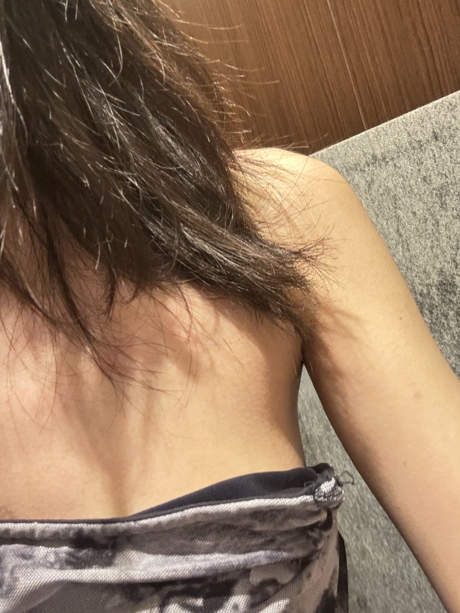 angelm3020's tweet photo. 尼玛的 走路上吧嗒一点断掉了 我都不知道有多少人看见了 尴尬死我了😭 https://t.co/wryeyLu5bk