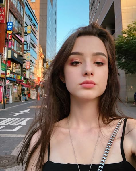 chewcoo181's tweet photo. City sidewalks, bold makeup, and a sleek black topurban street style at its finest
Mzd https://t.co/dkv7ScFbWo