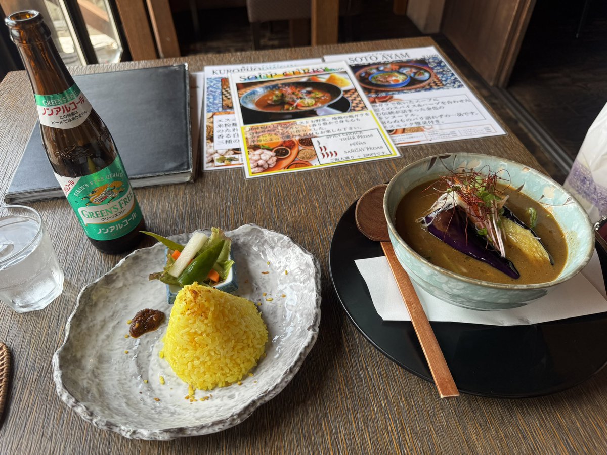ketchy167's tweet photo. 久しぶりの早朝ドライブ。生駒宝山寺。心が洗われて下ネタが出てきませんww チェックしたいた蕎麦屋が臨時休業中でショック！ふらっと入ったインドネシア料理屋でスー��カレーを食す。素晴らしい展望でノンアルで乾杯！ https://t.co/wUklcJ6wD3