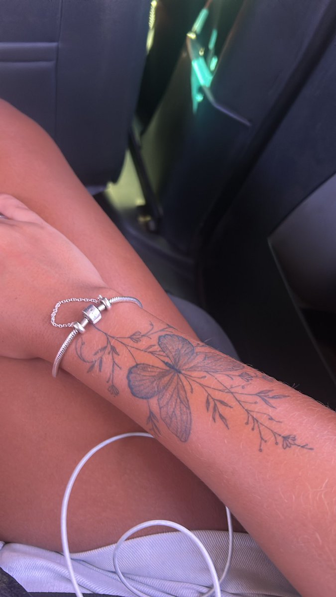 _ysecret's tweet photo. amo minhas tatu https://t.co/Zxot7n4Om9