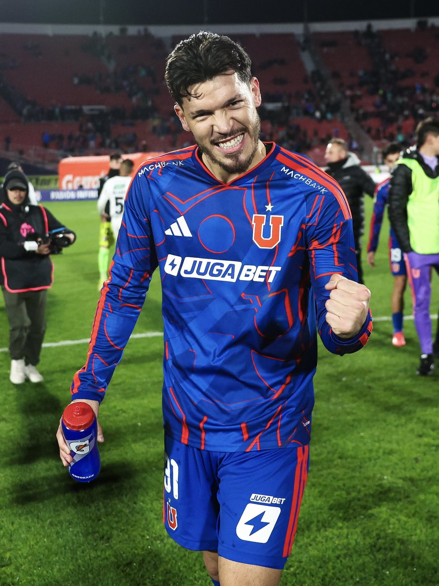 udechile's tweet photo. ¡Siempre nosotros! 🔵🔴

¡VAMOS BULLA VAMOS! 🤘🏼 https://t.co/0TBsqHuxK5