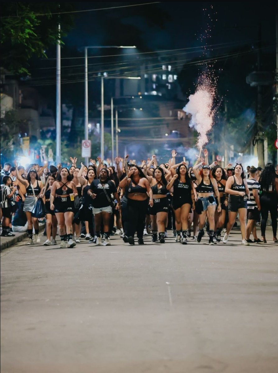 bfrjgtz's tweet photo. Pô
Tem organizada que não deixa mulher nem ir pra caminhada e nem mesmo balançar bandeira

Isso aqui é um baita acerto da Fúria
Importante pra torcida e pra comunidade feminina de arquibancada https://t.co/842njdM8pm
