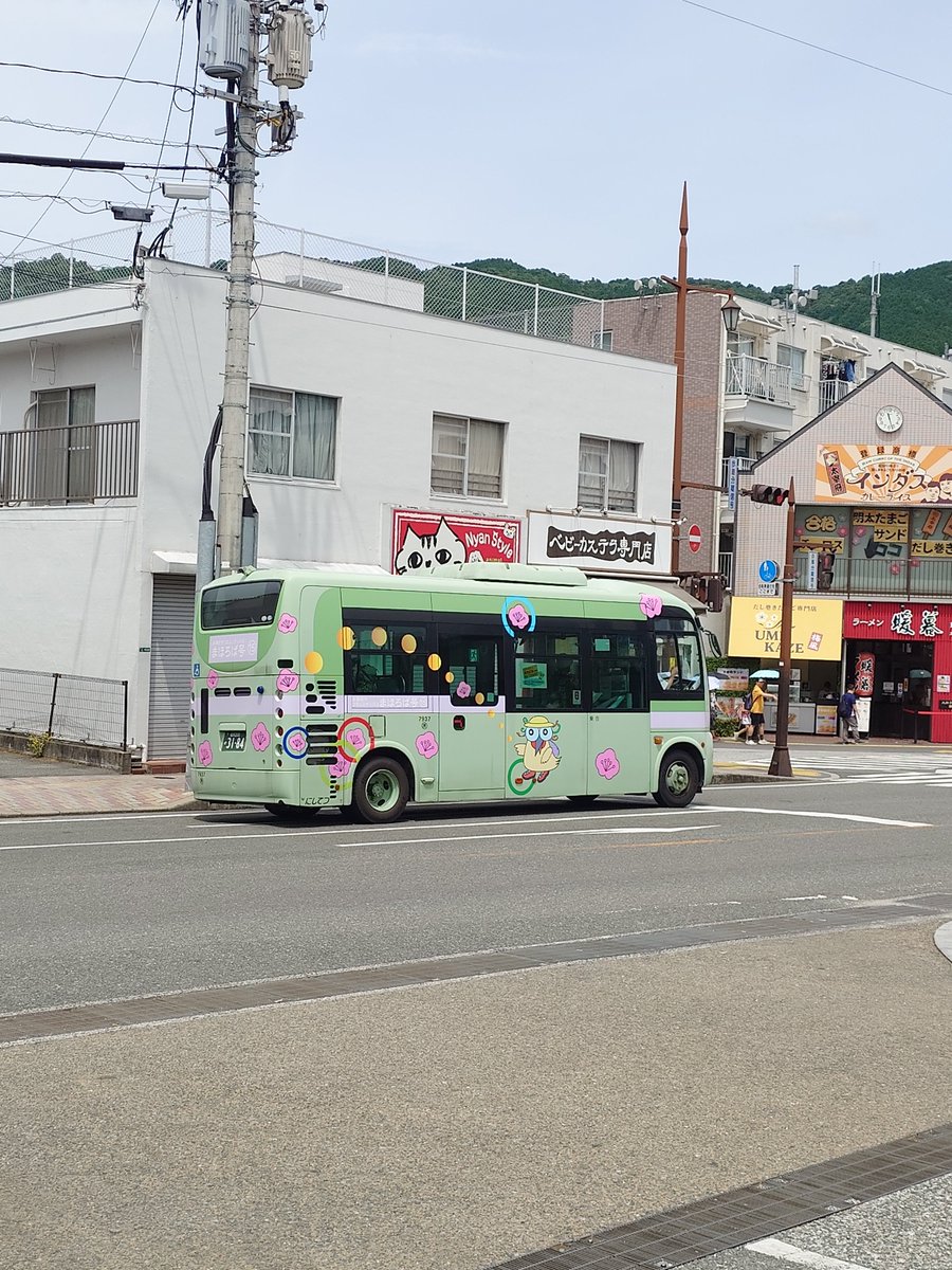 oitatopdoor68's tweet photo. 駅前で撮りバス🚌📷️
2ポイント✌️

人も車も多くてポンちゃんも15分ぐらい遅れてました💦（五条行き） https://t.co/XISFxFrN8K