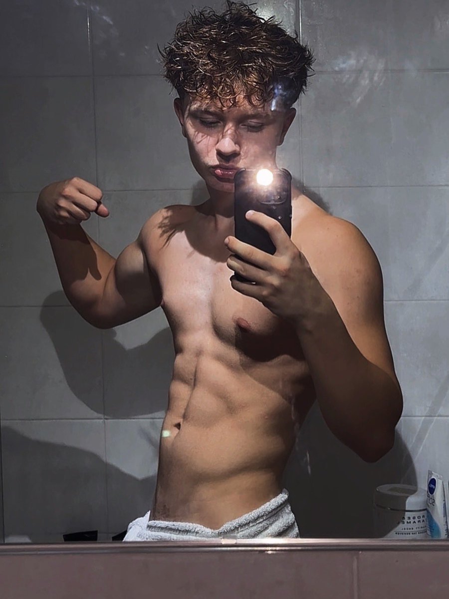 Sweatwithsash's tweet photo. 2x better than before😈💪🏻 https://t.co/8CIXhbaETs