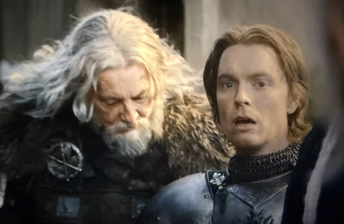 serrendipities's tweet photo. IS HE SNIFFING HIM??!?! https://t.co/jzx7PcO2TP