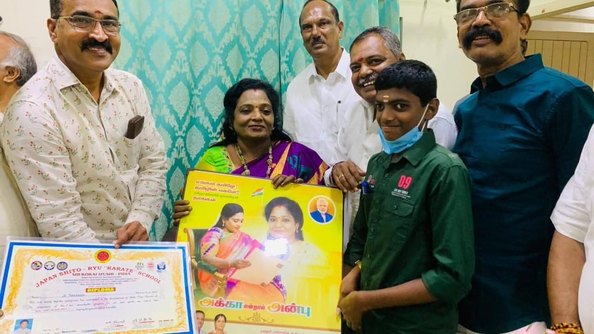 KumarR08474456's tweet photo. எம்பெருமான் அருளாலும் எங்கள் பாசத்துக்குரிய அக்கா முன்னாள் ஆளுநர் டாக்டர், Tamilisai Soundararajan  அவர்களின் நல்லாசியுடனும்  தாமரை சொந்தங்கள் நட்புக்களின் ஆசிகளுடன் எனது மகன் தாரகேஷின் 17ஆம் பிறந்தநாள் இன்று https://t.co/huG1cEqS2A