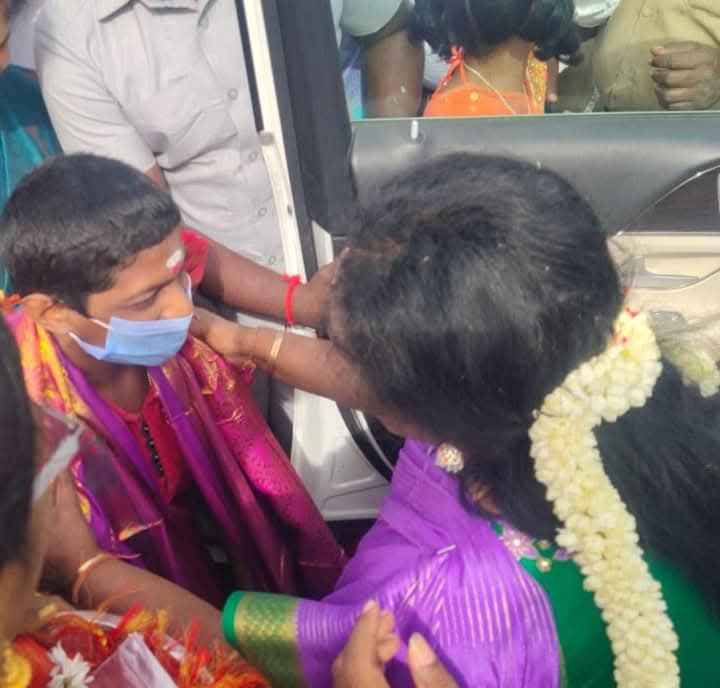 KumarR08474456's tweet photo. எம்பெருமான் அருளாலும் எங்கள் பாசத்துக்குரிய அக்கா முன்னாள் ஆளுநர் டாக்டர், Tamilisai Soundararajan  அவர்களின் நல்லாசியுடனும்  தாமரை சொந்தங்கள் நட்புக்களின் ஆசிகளுடன் எனது மகன் தாரகேஷின் 17ஆம் பிறந்தநாள் இன்று https://t.co/huG1cEqS2A