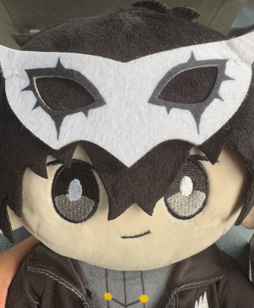 0fthebluemoon's tweet photo. I got the P5 Miniso Joker plush and even he doesn’t retire that damn smirk https://t.co/CwCr7UQ25i