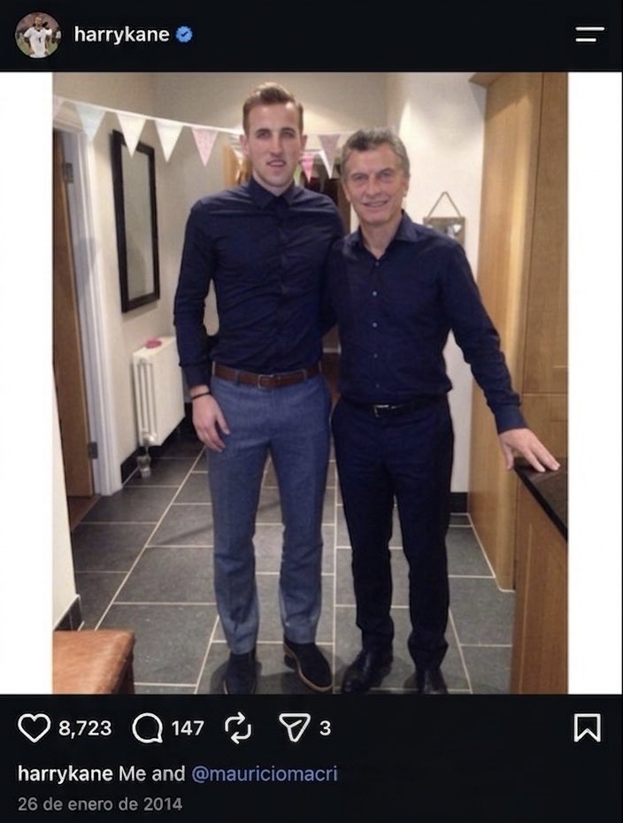 esckla's tweet photo. JAJAJAJA encontré esta foto de Harry Kane con Macri que carajos https://t.co/bCvGzRAW0l