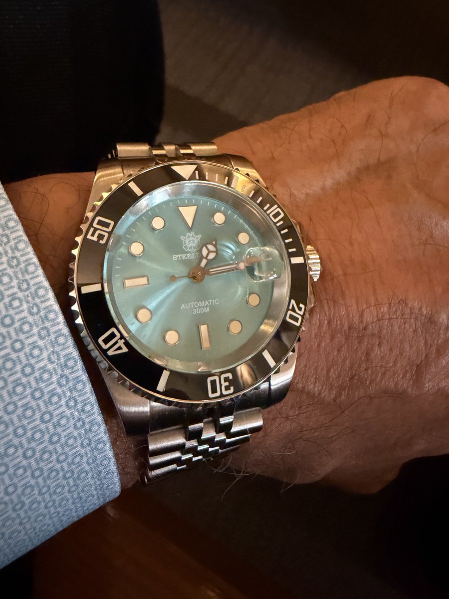 PedroAValdes's tweet photo. El de hoy, este hermoso reloj Steeldive , con esta carátula en un verde Tiffany con bisel de cerámica, cristal de zafiro y movimiento automático de NH35 24 rubíes, 21,600 alternancias/hora, brazalete Jubilée extraordinariamente bien ejecutado https://t.co/Bfve6jFzqI