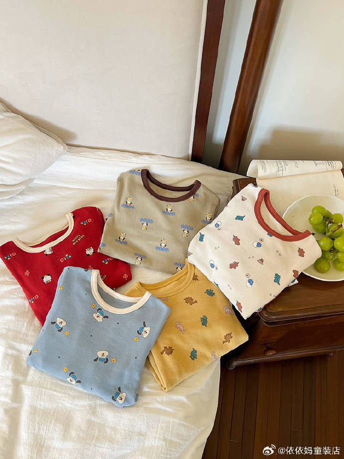 CURION726's tweet photo. Fresh laundry smell + folding cozy blankets = my tiny Sunday win https://t.co/6GkvaEf9kd
