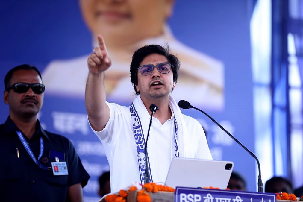 Ravindra_Jatav9's tweet photo. आज हाथरस में बहुजन समाज पार्टी के राष्ट्रीय संयोजक आदरणीय भाई आकाश आनंद जी सादाबाद विधानसभा में विशाल कार्यकर्ता सम्मेलन कर अपनी पार्टी के प्रत्याशी की घोषणा करेंगे।

सम्मानित साथियों आज सवेरे 10 बजे से ..... #बहन_जी_का_संदेश हैशटैग ट्रेंड करना है।
जय भीम। जय भारत। जय संविधान।🙏🏼

बहन @Mayawati जी भाई @AnandAkash_BSP जी