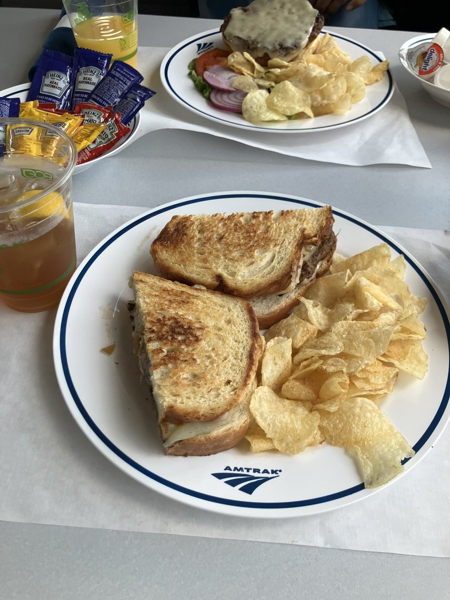 Opsydaisy4's tweet photo. Lunch at Amtrak https://t.co/NbD299ObXt