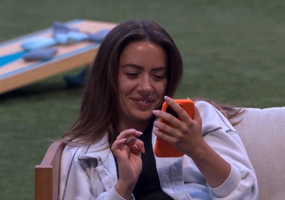 justagirl333_'s tweet photo. me watching melodrew edits at 2 am #bb28 https://t.co/v2jkQAF1En
