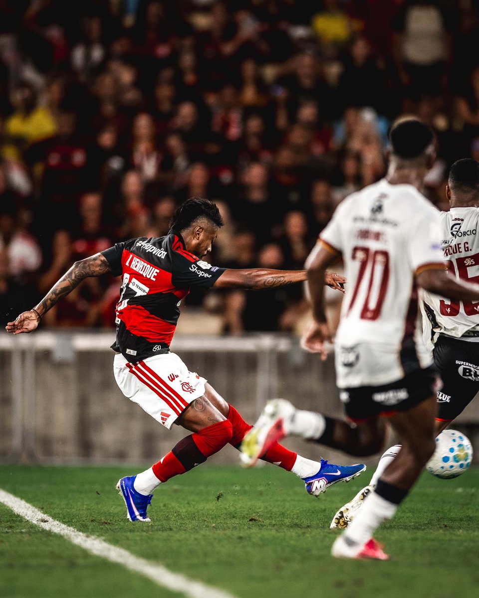 Brunohenrique's tweet photo. Noite no maraca, vitória do mengão 🖤❤️

#gratidãoDeus
#flamengominhapaixão https://t.co/T5FjL2CQco