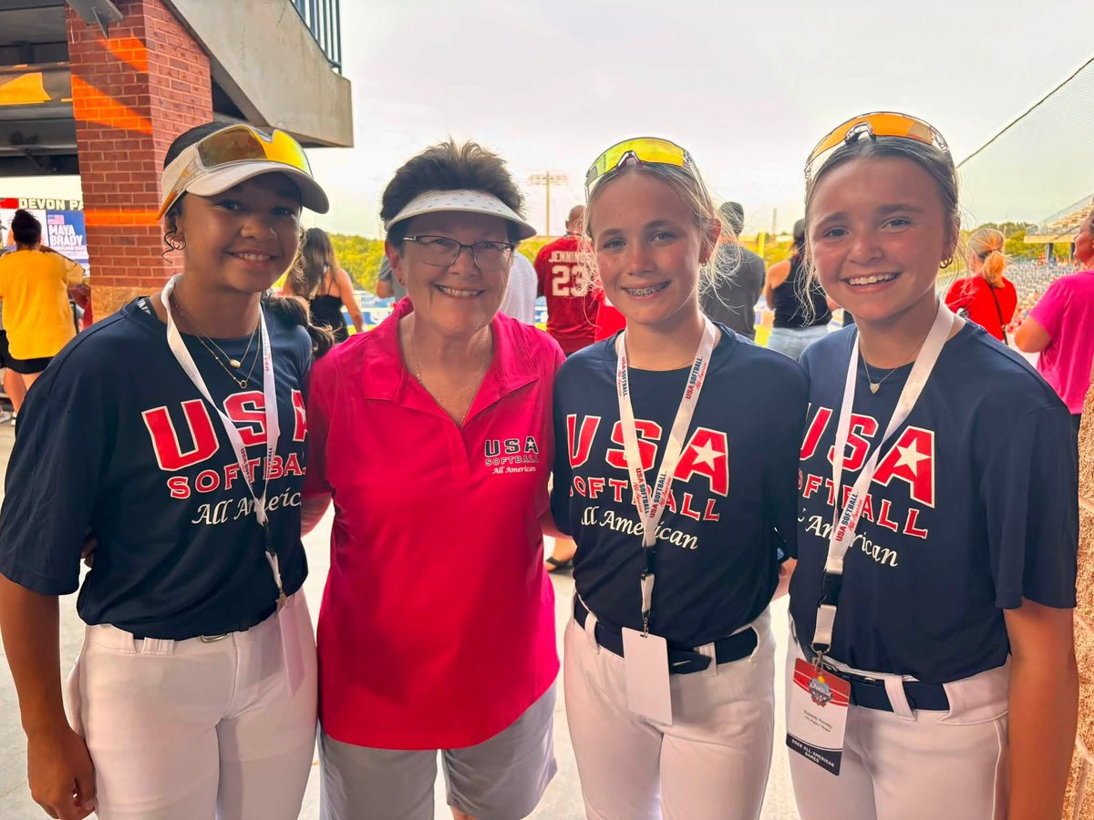 BrooklynHart42's tweet photo. Thank you @USASoftball for a great AAGs experience. I had such a great experience getting to play with new people. As well as, getting to see some former teammates and meeting new current teammates. @topgun_skim @LineDsoftball @ExtraInningSB @SBRRetweets @IHartFastpitch https://t.co/IArK8oijBy