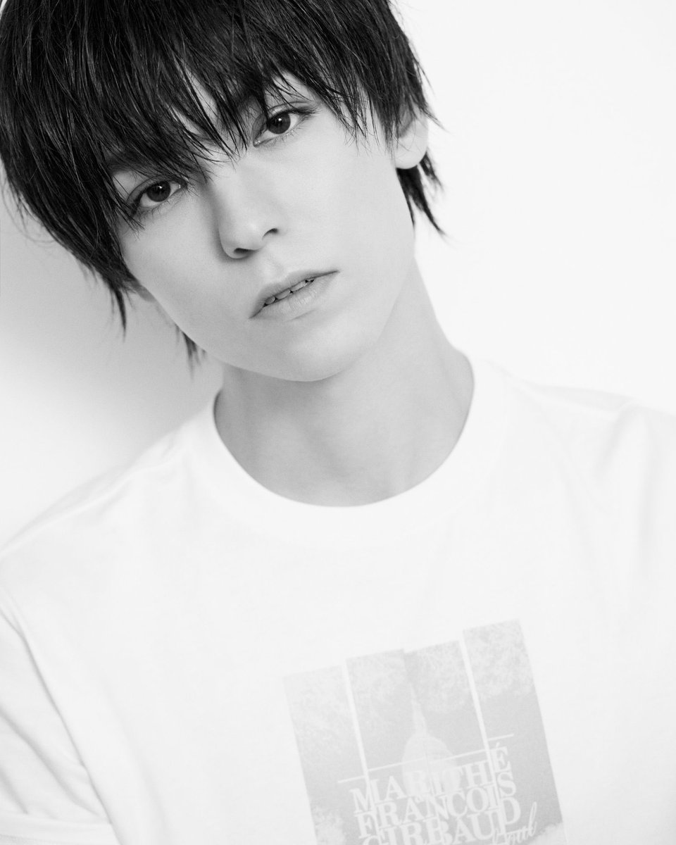 minghaocheoI_'s tweet photo. VERNON IS OFFICIALLY THE NEW GLOBAL AMBASSADOR FOR MARITHÉ+FRANÇOIS GIRBAUD!! 🤩🤍 

HE LOOKS SOOO GOOD OMG CONGRATS VERNON!!!!!! #버논 🤍 https://t.co/K928UxekaX