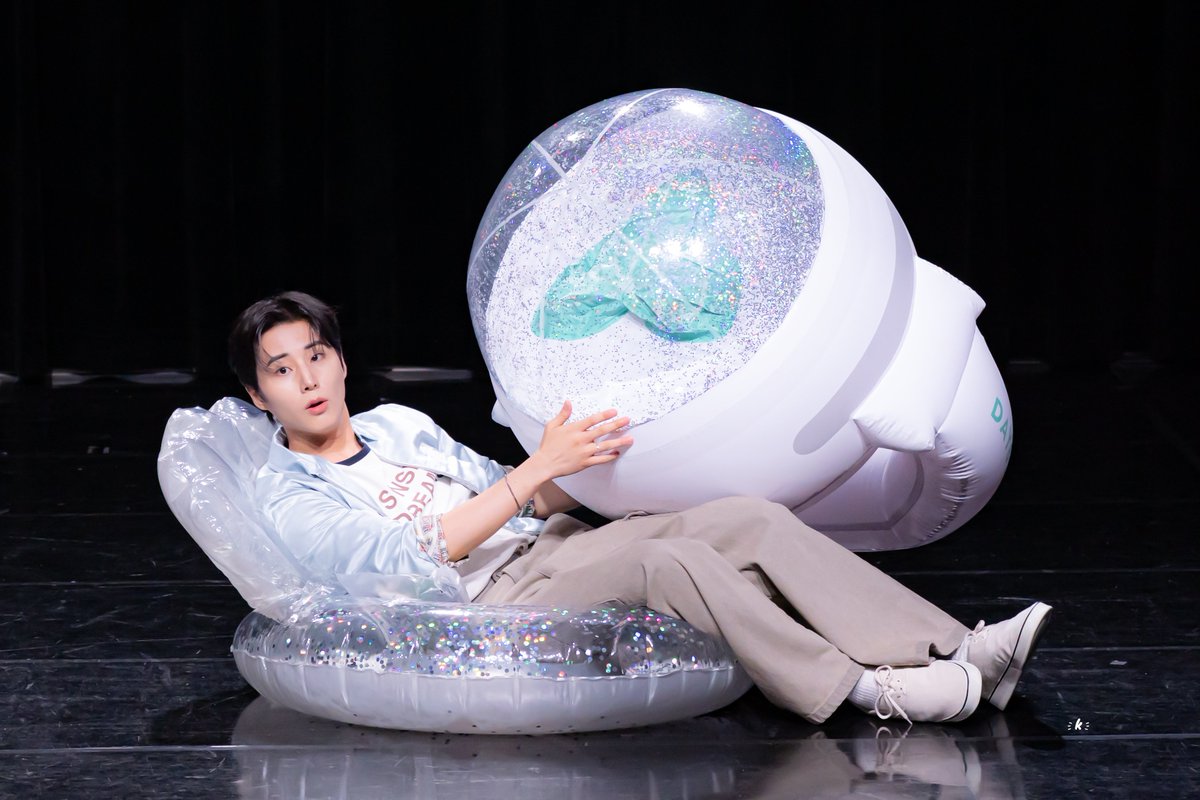 sunshine_0K's tweet photo. 260808 뮤빗 대면

영현이 외계인한테 납치 당하지 않게 조심해....ㅜㅜ

#데이식스 #영케이 #YoungK https://t.co/8VJlHGs5eE