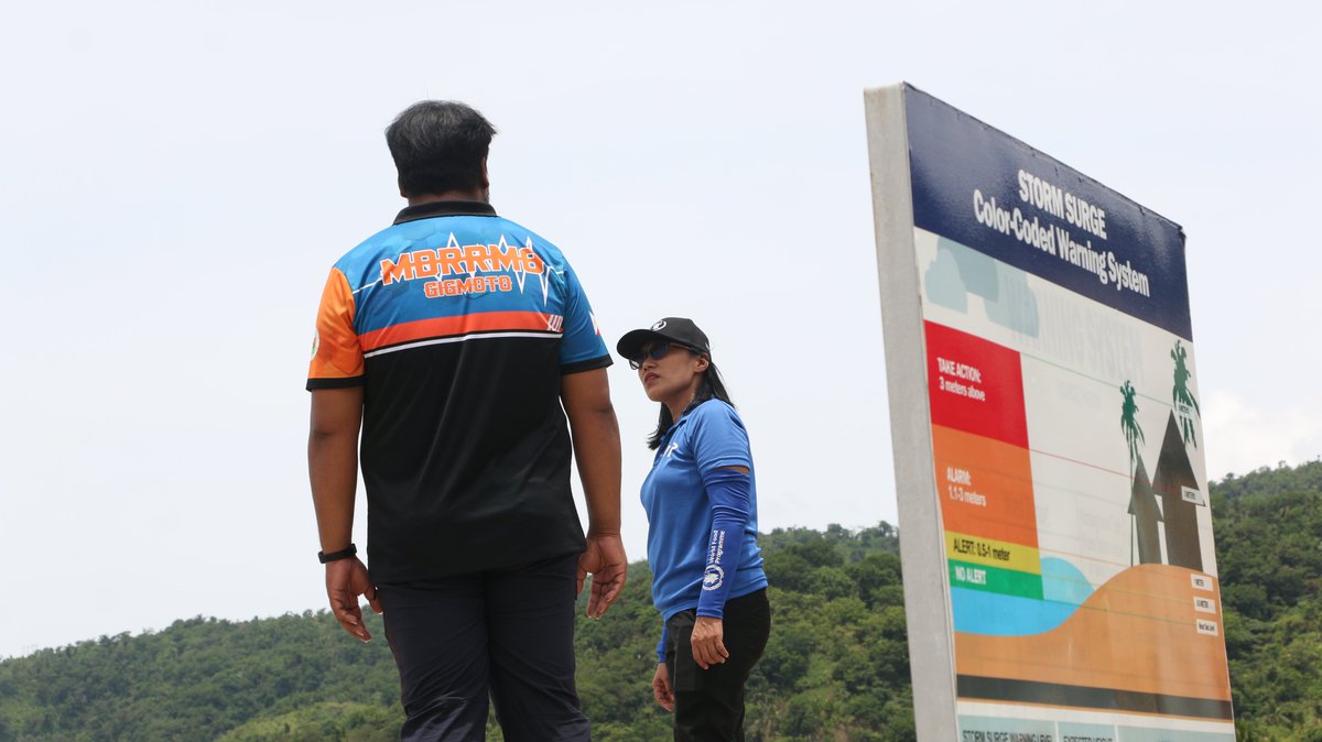 WFP_Philippines's tweet photo. On the frontlines of frequent typhoons, local responders in Catanduanes are now better equipped to respond to emergencies through enhanced preparedness efforts &amp; trainings.

Together, the 🇵🇭 Government &amp; WFP are building stronger disaster management systems. https://t.co/eyXE1SQmdk