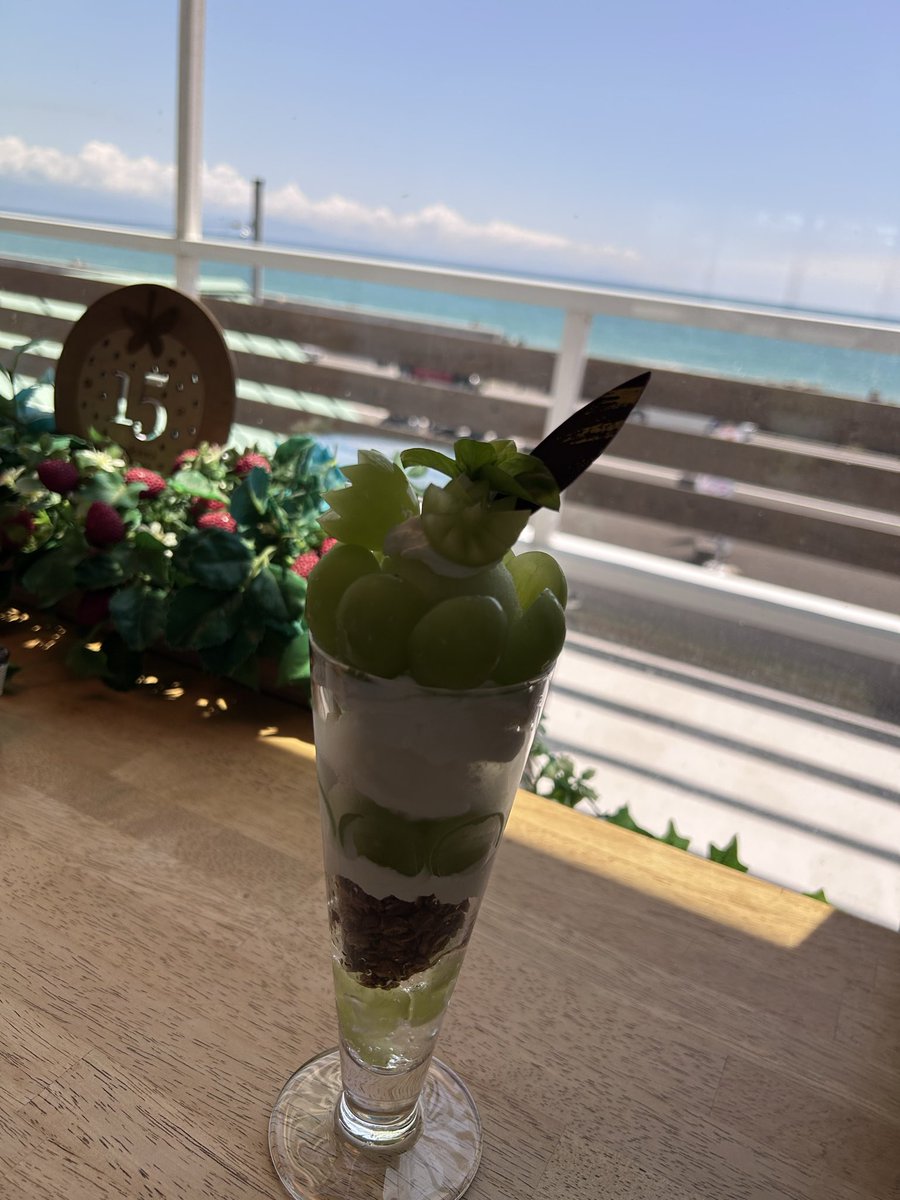 jun1111jun's tweet photo. 漁港マグロ丼ツーリングwithパフェ https://t.co/WYU0c1LFH8