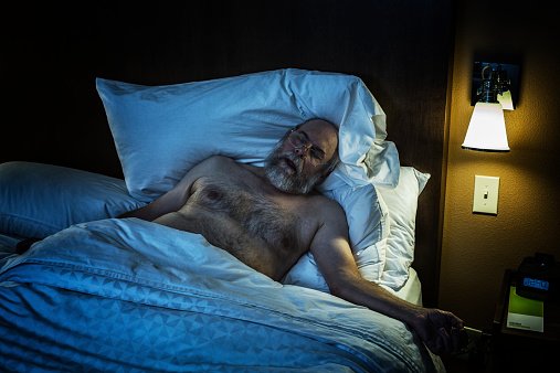 Uffermann_'s tweet photo. adoro q aqui no alojamento 
- nn durmo na cama dos outros, só na MINHA
- é só eu viajar 3 dias q tem alguém dormindo na MINHA CAMA
-sou chamado de doente arrombado estragador de sono alheio só pq estou expulsando um ESTRANHO DA MINHA CAMA

odeio esse lugar https://t.co/QCxzIxhjSc