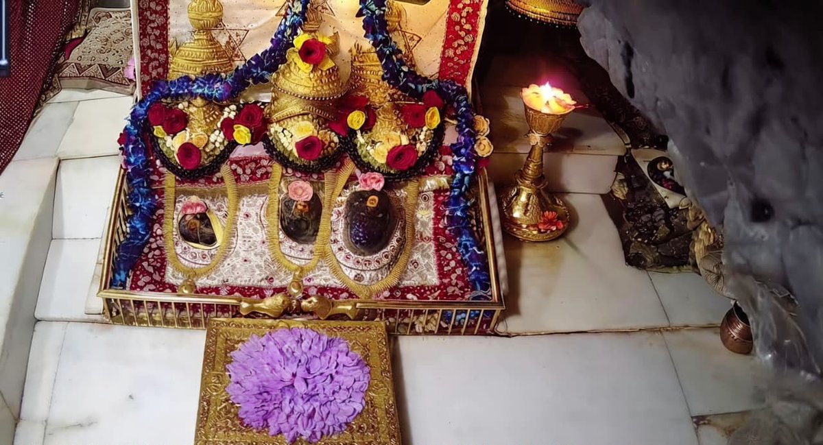 DrVikasPadha's tweet photo. 🌸🌸🌸🌸🌸🌸🌸🌸

🙏 सर्वे भवन्तु सुखिनः, सर्वे सन्तु निरामयाः।
सर्वे भद्राणि पश्यन्तु, मा कश्चिद् दुःखभाग्भवेत्॥ 🙏

🌺 माँ वैष्णो रानी की कृपा से सभी के जीवन में सुख, शांति, समृद्धि एवं उत्तम स्वास्थ्य का वास हो।

🔔 आपका दिन शुभ, मंगलमय एवं आनंदमय हो। 🔔

🌸🙏 #जय_माता_दी 🙏🌸

🌸🌸🌸🌸🌸🌸🌸