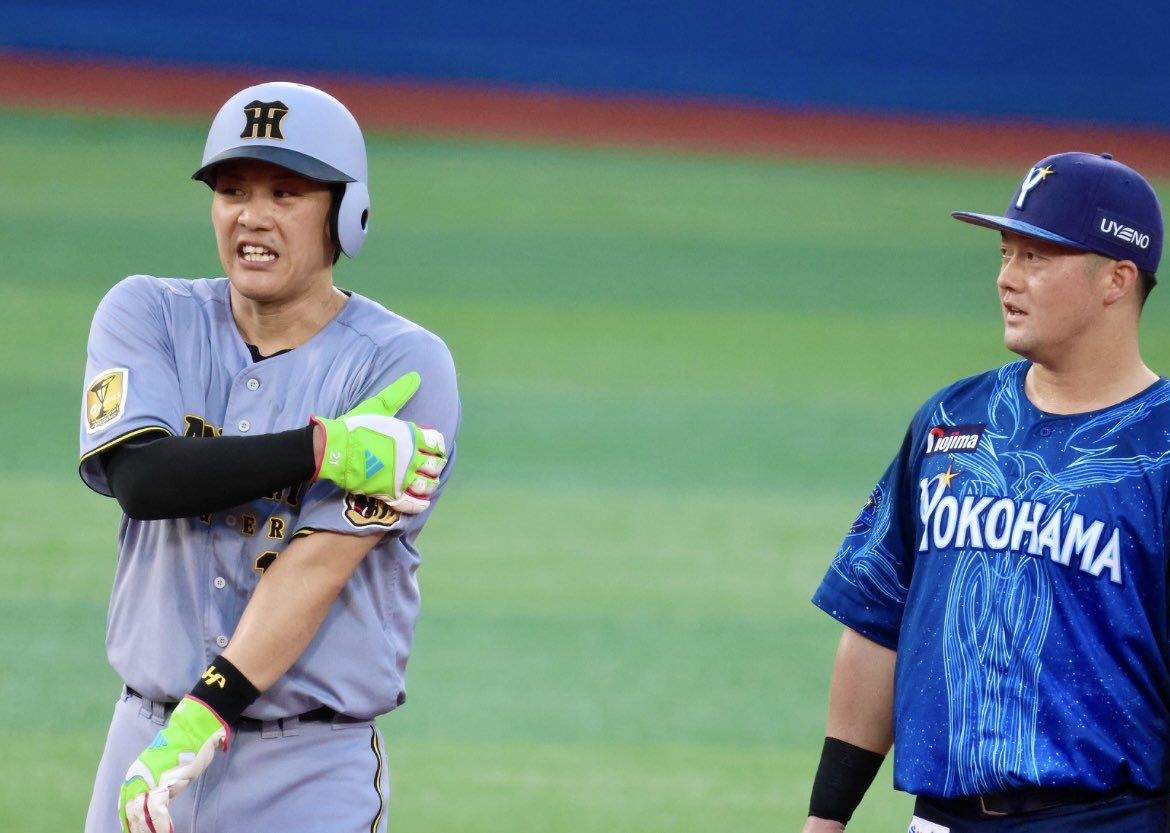 mr_ankoro's tweet photo. 2026.08.05 横浜DeNAベイスターズ戦
牧選手とデッドボールの場所を共有していました🥲🙂‍↕️
(ファンとしては腕を出す機会を作ってくれて白い上腕を見れましたありがとう牧選手)
#伏見寅威
#阪神タイガース
#牧秀悟
#baystars https://t.co/nH0jlWVYqJ