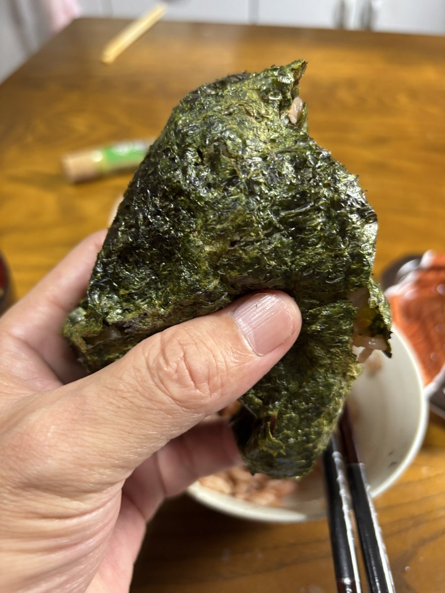 CHADSMITH5's tweet photo. 最近知った、タコ飯の食べ方
焼き海苔でまいておにぎりにして、、
美味いよー、えーん、えーん https://t.co/et2kgFpMeg
