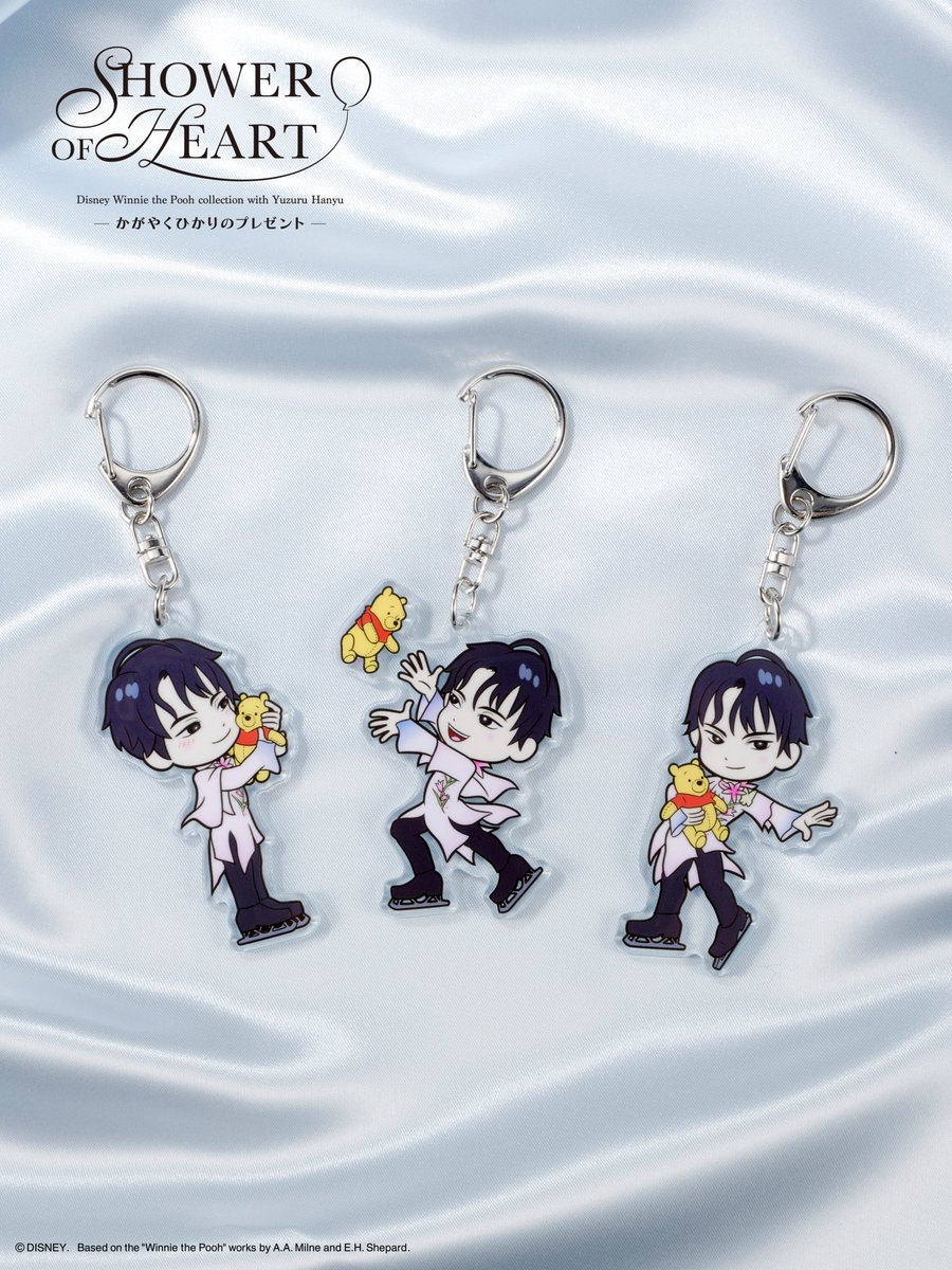 NTVService's tweet photo. 「SHOWER OF HEART - かがやくひかりのプレゼント-」
ここでしか手に入らない限定商品はおよそ100種類✨
●描きおろしアクリルキーホルダー全3種 各990円(税込)
オリジナル衣装を着用した羽生結弦さんと「くまのプーさん」
#プーさん #羽生結弦 #シャワハー https://t.co/pc4v70XsdL