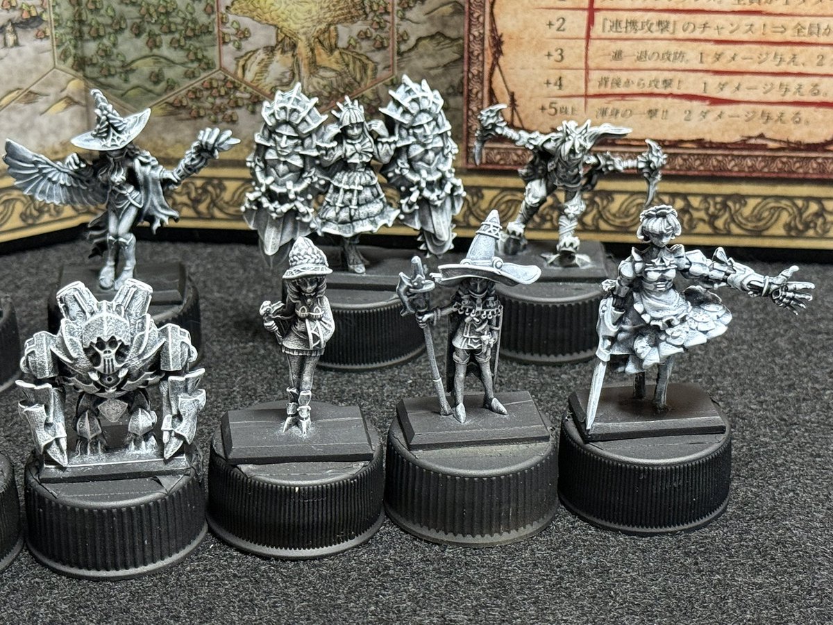 krngpr's tweet photo. 手持ちのドラスレフィギュアようやく全部塗り終わった♪
Mr.プライマー→ケイオスブラック→u35グレー・白のドライブラシ
遊んでて色落ちしたらと思って念の為艶消しトップコートも拭いておいた😊
#ドラスレ https://t.co/yTbiKIdwUg