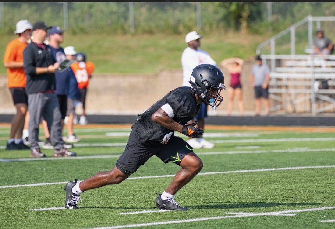 _AaronMcIntosh's tweet photo. 🔥Senior season, Go time! @LSNorthFootball https://t.co/Cb9Tn5wSEy