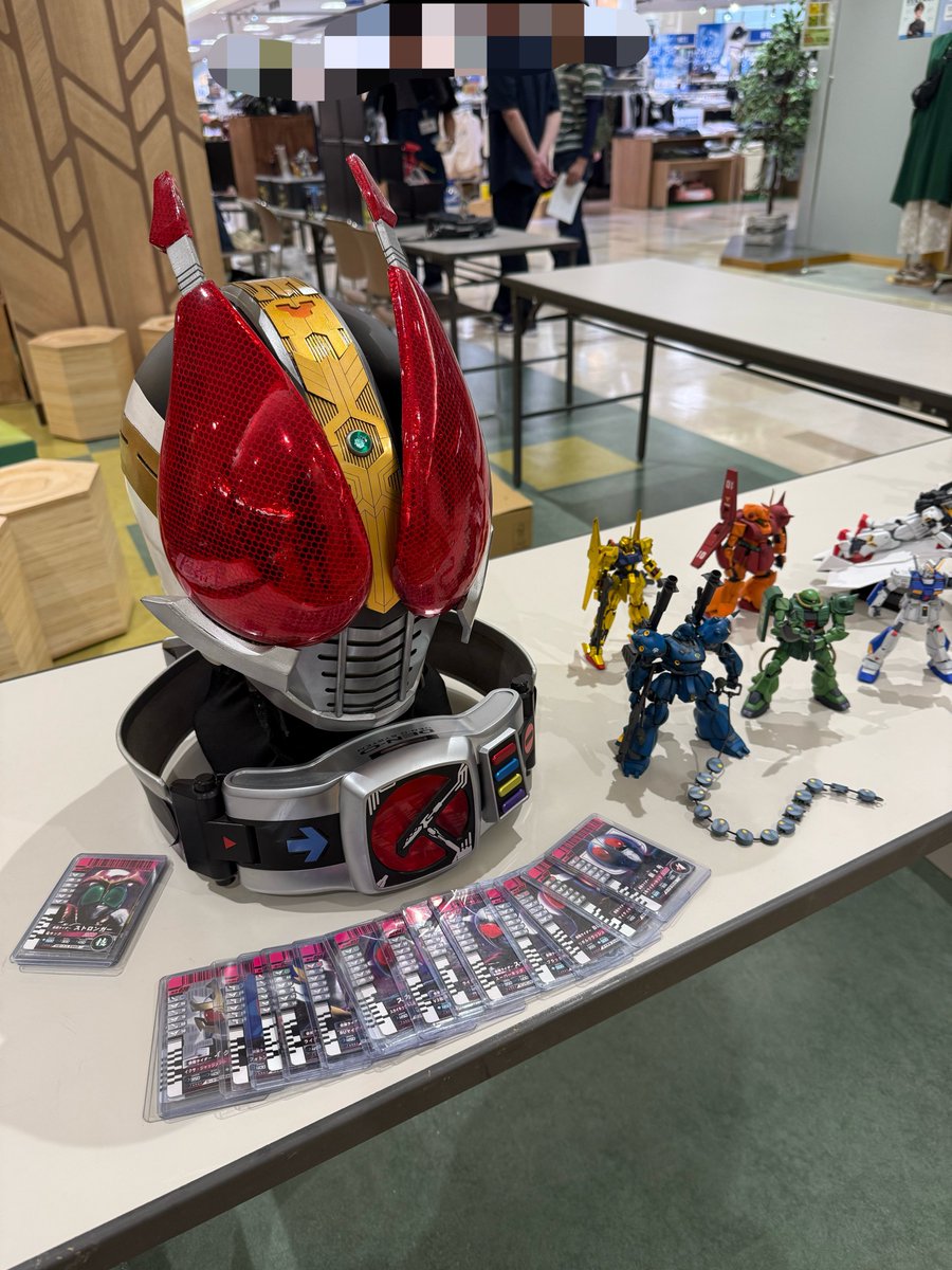 zx900a_8's tweet photo. ビバシティ彦根模型展示会に展示させていただきました。
お子さま向け枠で特別に電王を置かせてもらいましたが、どちらかと言えばジャスト世代の若いお兄さんに人気でした笑

ハイレベルなモデラーさんの作品の中でオレ的MVPはキャラメルマン1号です。素晴らしい。

#プラモデル
#ガンプラ
#ビバシティ https://t.co/8jXHEJqOw4
