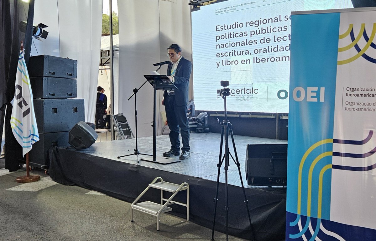 bolivia_oei's tweet photo. 📚 En el cierre de la 30.ª Feria Internacional del Libro, presentamos el Estudio Regional de Políticas Públicas y Planes Nacionales de Lectura, Escritura, Oralidad y Libro en Iberoamérica, impulsado por la OEI.
#30FIL #OEI #Lectura #Libro #Iberoamérica #Cultura https://t.co/cB1zlr0lK8
