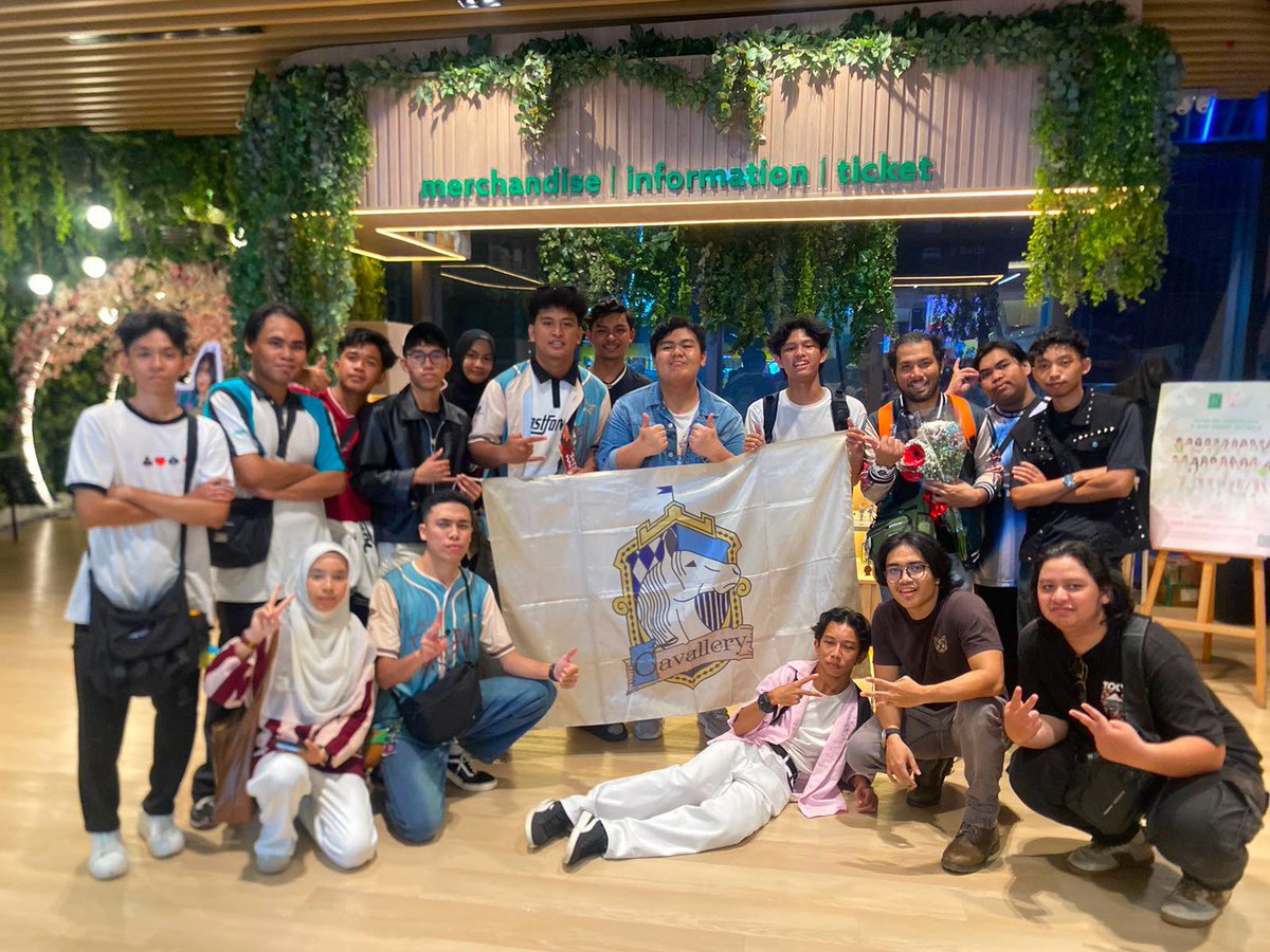 CavalleryID's tweet photo. Terima kasih untuk teman-teman yang sudah menyempatkan hadir dan memberikan dukungan untuk @CErine_JKT48 di negeri Jiran kemarin. 🥰

Yeay! Semoga kehadiran kalian bisa menjadi bagian dari pengalaman yang menyenangkan di first performance Erine di luar Indonesia ya. 😆

See you next time! 👋
