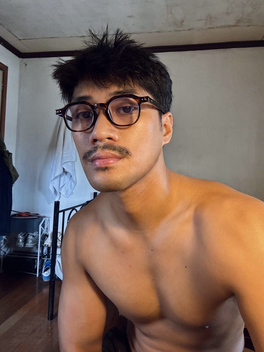 VinQuilop's tweet photo. facial hair update: trim lang dapat ung balbas kaso natuluyan. bagay naman ata(?) https://t.co/A1H66mzVMp