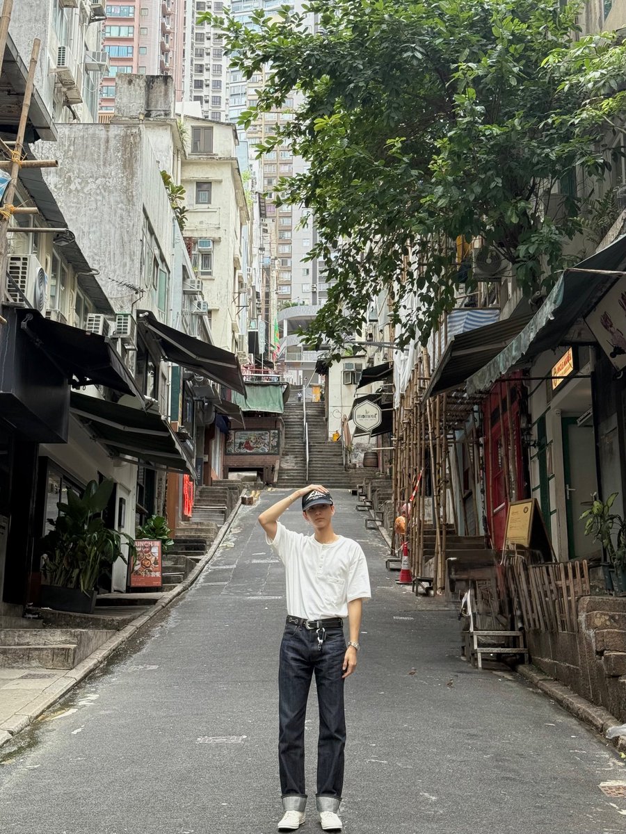 odeethelobster's tweet photo. 오승민 실제로 보면 비율이 말안되서 이해하기를 포기하고 개같이 짖음 https://t.co/Rl4dY0mkZO