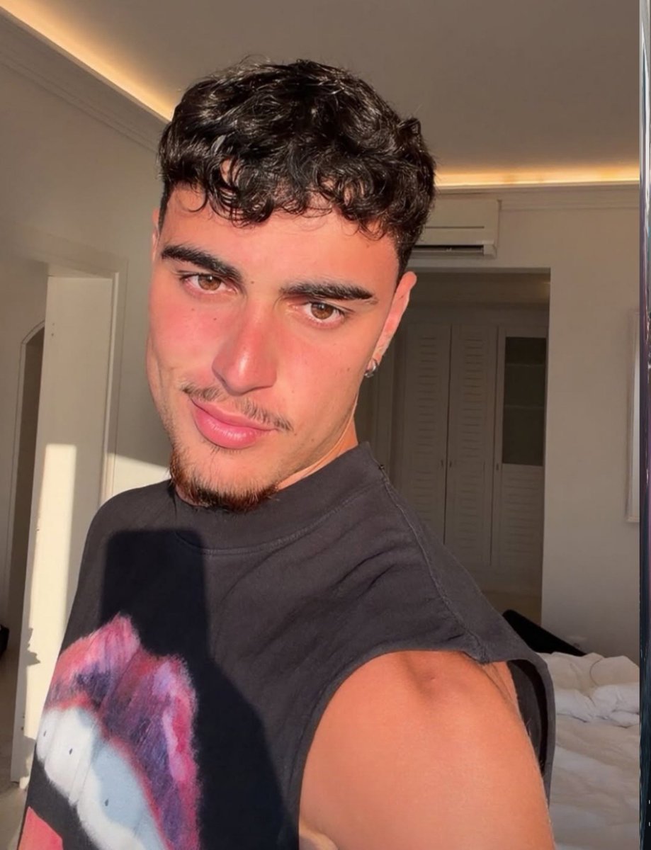 muellerlovv's tweet photo. it's giving handsome arab boy lmfao https://t.co/CGJljLxOZD