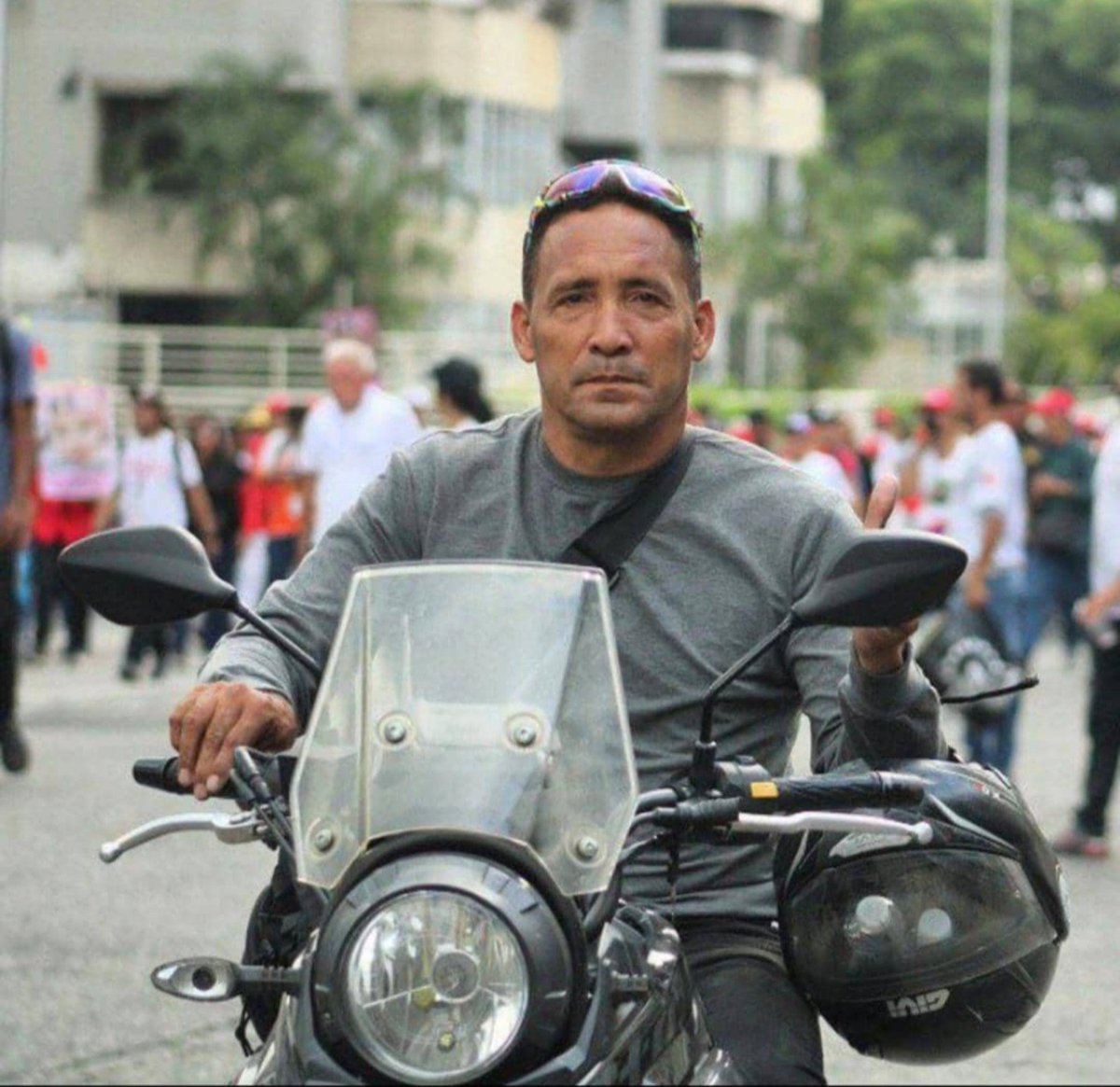 CarlosLlanosVen's tweet photo. Acabamos de recibir la triste noticia de la muerte de Juan Medina "Goyo" quién en vida fue parte del Movimiento Los Guerreros de la Vega exactamente de la Fundación Los Guerreros. 

Trasmito a sus familiares y compañeros mis más sentidas condolencias. 

¡Honor y Gloria! https://t.co/y9vikYeEBZ