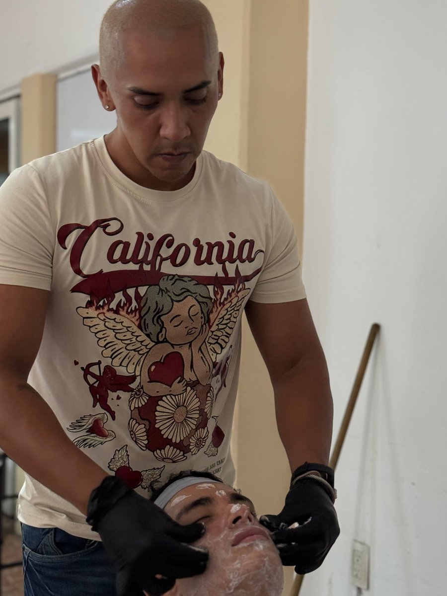 Rob_Pelon's tweet photo. Barber Life! 💈 https://t.co/Dwiw4qooIY